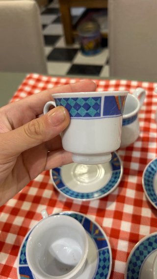 Juego 5 tazas, 2 jarras y azucarero