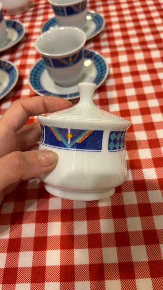 Juego 5 tazas, 2 jarras y azucarero