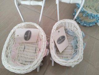 Ceste e passeggini decorativi per neonati. Nuovo