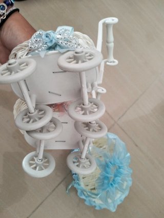 Ceste e passeggini decorativi per neonati. Nuovo