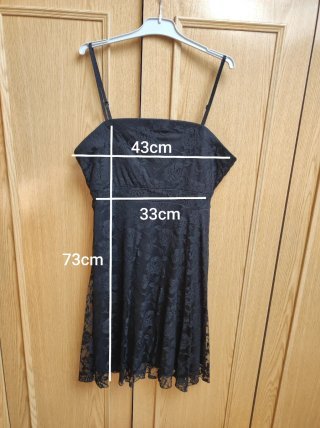 Vestido negro de encaje