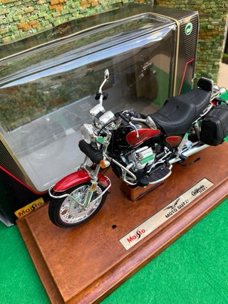 Moto Guzzi California 1100i Maisto 1:10 - Con caja