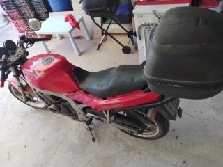 Suzuki GS 500E Roja y Negra