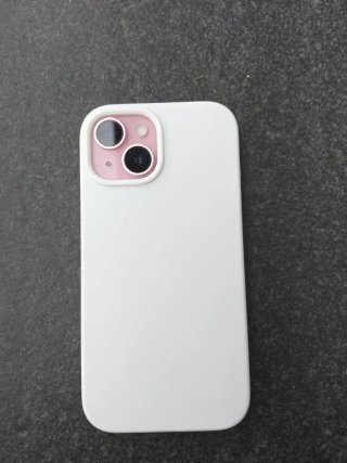 iPhone 15 Rosa con funda y cargador Batería 87%