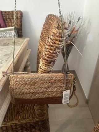 Bolso de mano con cadena y asa