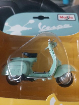 Vespa Piaggio anni '50 Maisto 1:18