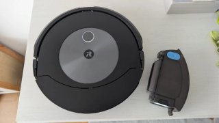 iRobot Roomba j7+ con Base de Autovaciado