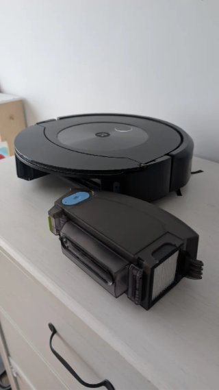 iRobot Roomba j7+ con Base de Autovaciado