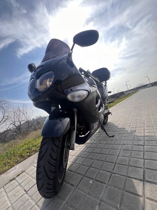 Suzuki GSX750F Japonesa Negra