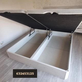 Canapé de madera y tela gris