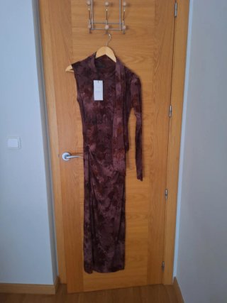Vestido largo Zara flores burdeos