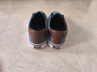 Zapatos Fila Azules y Marrones