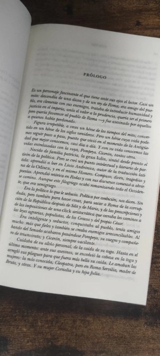 Libro "Julio César: La grandeza del héroe"