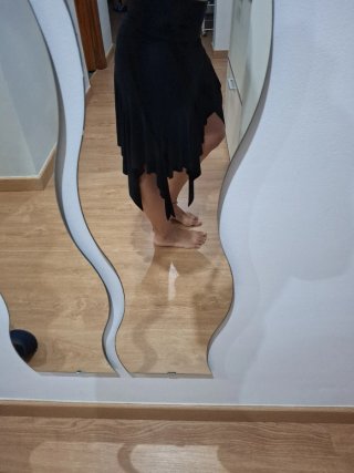 Falda negra asimétrica