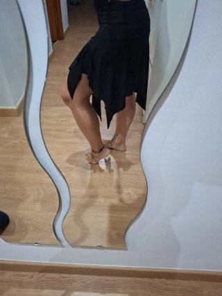Falda negra asimétrica