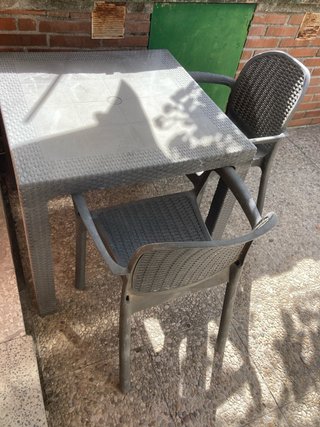 Mesa y 2 sillas de exterior