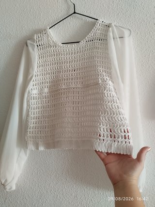 Blusa tejida con tul en mangas