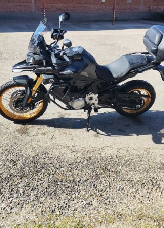 Voge 900 DSX - 4500 km por operacion + cascos/ropa