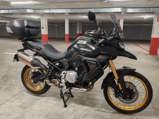 Voge 900 DSX - 4500 km por operacion + cascos/ropa