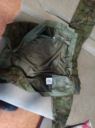 Traje de tormenta camuflaje completo