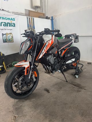 KTM 790 Duke Negra y Naranja