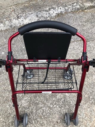 Andador de adulto con silla y ruedas