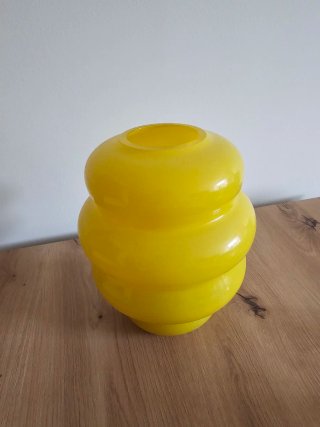 Jarrón de cristal amarillo