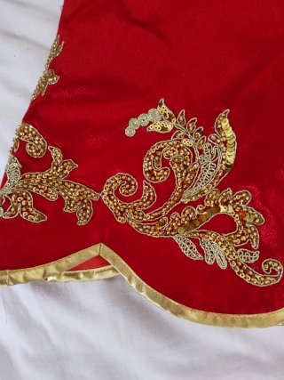 Vestido tradicional chino bordado rojo y dorado