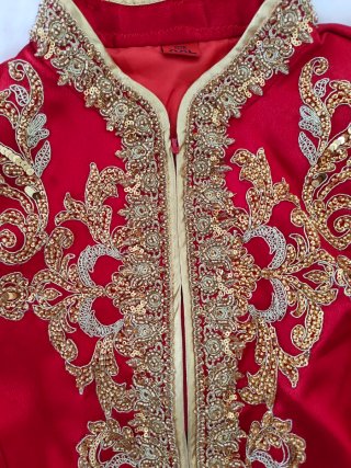 Vestido tradicional chino bordado rojo y dorado