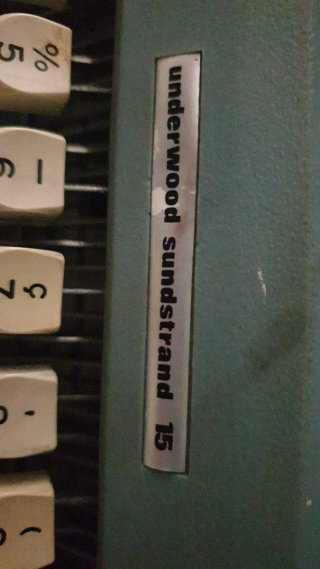 Máquina de escribir Underwood Sundstrand 15