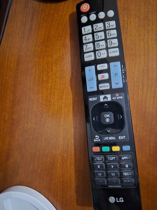 Smart TV LG 42" Mod 42LF65 – Para Peças + Comando