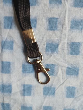 Lanyard nero con gancio metallico