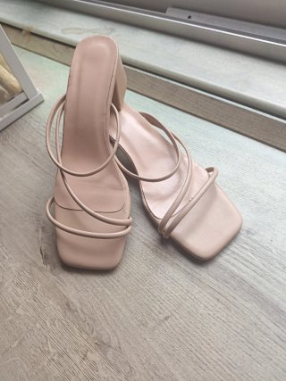 Sandalias nude tacón tiras finas talla 39