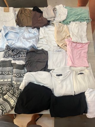 Lote 20 kg ropa mujer XS/S– Bershka, Guess, Shein