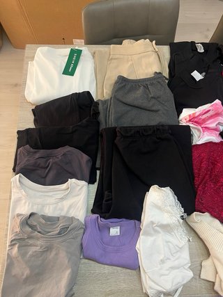 Lote 20 kg ropa mujer XS/S– Bershka, Guess, Shein
