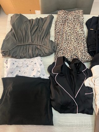 Lote 20 kg ropa mujer XS/S– Bershka, Guess, Shein
