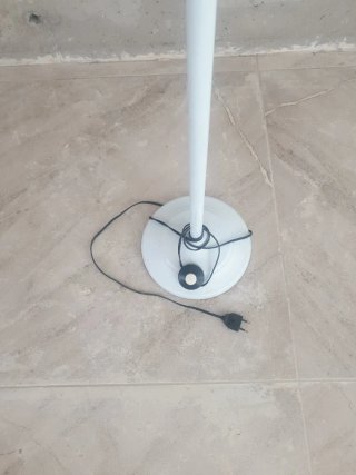 Lámpara de pie blanca moderna