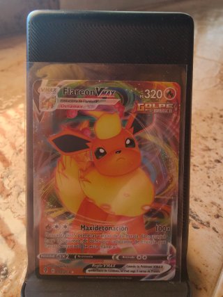 Pokemon Flareon VMAX 018/203 Español