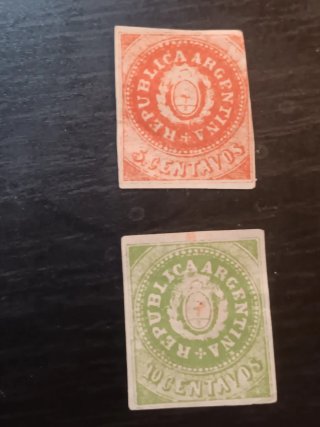 2 Sellos Argentina 1862 Escudo Nacional 5c y 10c