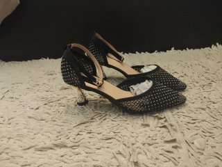 Zapatos de tacón negros con pedrería,nuevos