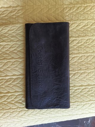 Guardabrochas Coastal Secrets negro