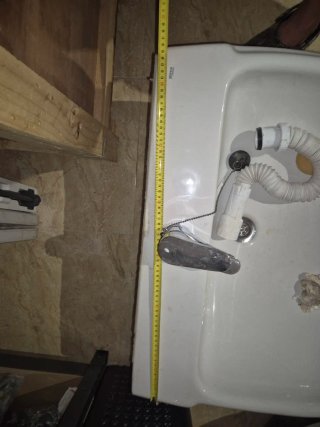 Pila de lavar blanca + Lavabo