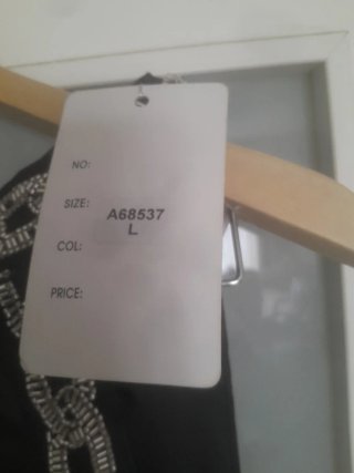 Vestido de fiesta negro con pedrería