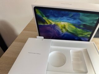 iPad Pro 11” 2ª Gen 128GB + Logitech Combo Touch