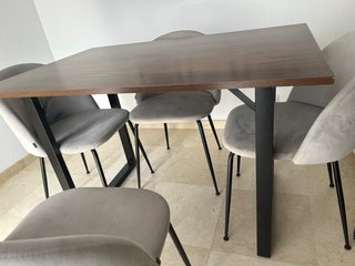 Mesa de comedor color roble