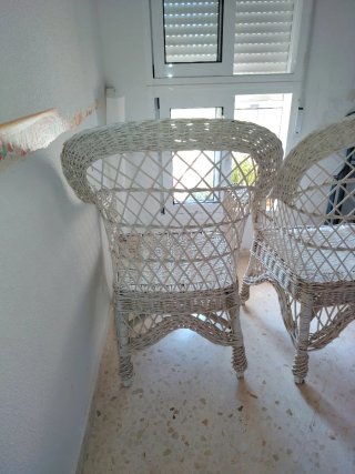 2 Sillones de mimbre blancos estilo terraza