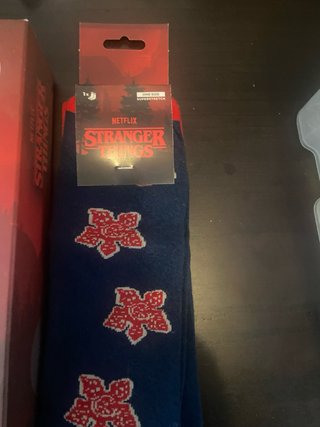 Lotto Stranger Things: Puzzle, Calze e T-shirt