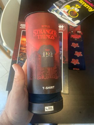 Lotto Stranger Things: Puzzle, Calze e T-shirt