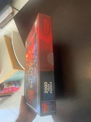 Lotto Stranger Things: Puzzle, Calze e T-shirt