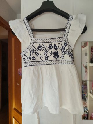 Blusa blanca bordada Talla XS/34-36